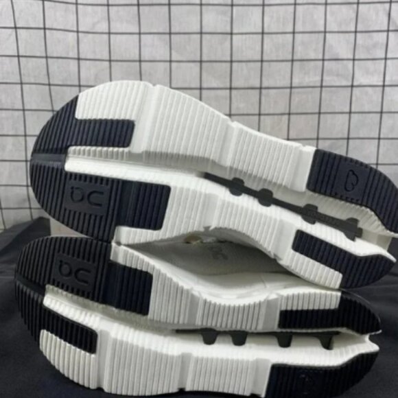 On Running Women's Gray and Black Platform Shoes - Picture 5 of 5